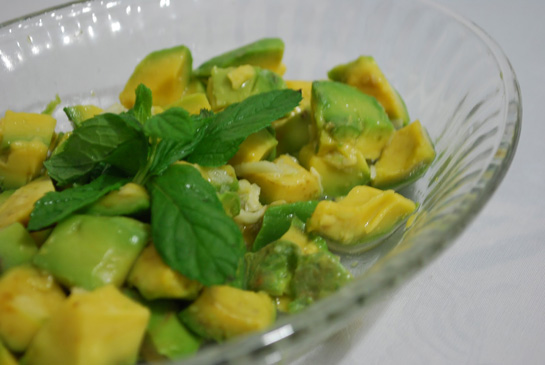 Avokado Salatası Tarifi ve Malzemeleri